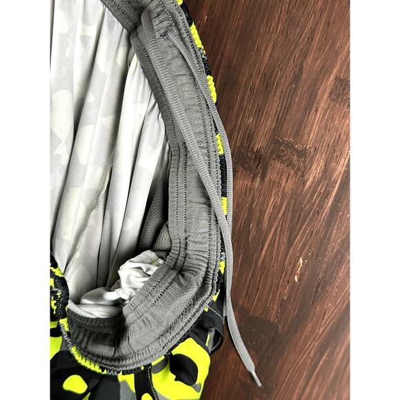 Nike DriFit Dynamo Athletic Training Shorts Volt Gray Black Men Large Activewear - Picture 8 of 8